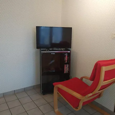 Apartamento Chez Fabienne T1 Le Breuil-sur-Couze Exterior foto
